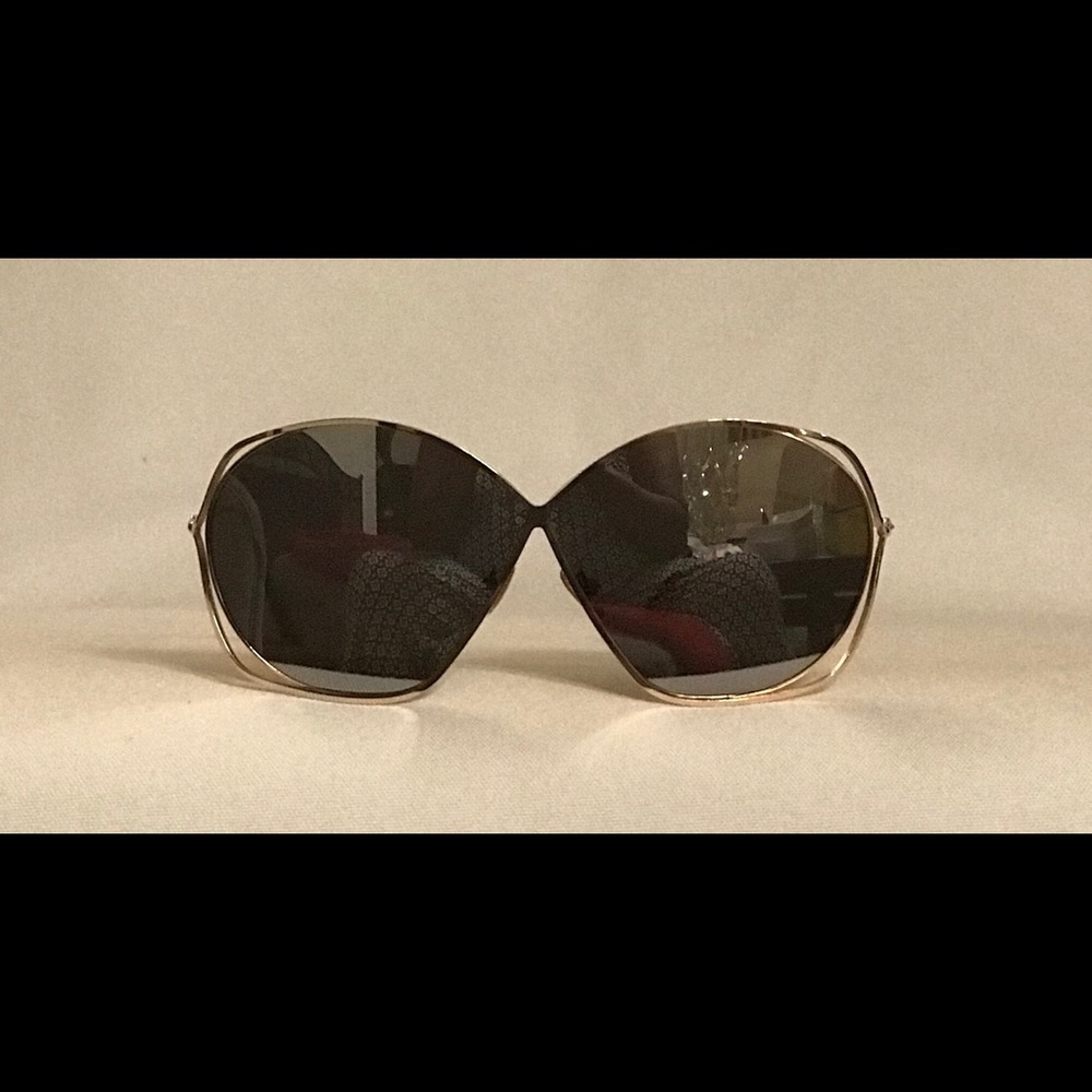 Accessories - Picture 2 of 3